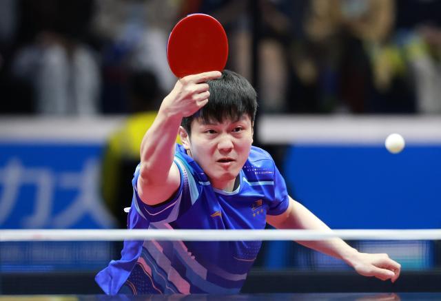 全运会丨乒乓球——男子单打：樊振东晋级16强XxjpseC000490_20251110_MVPFN0A001.jpg