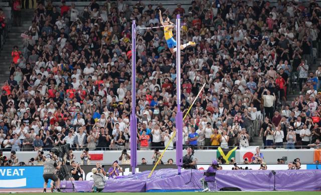 1757970458155027988.jpg (田径世锦赛)(6)杜普兰蒂斯打破男子撑杆跳高世界纪录XxjpseC000495_20250915_PEPFN0A001.jpg