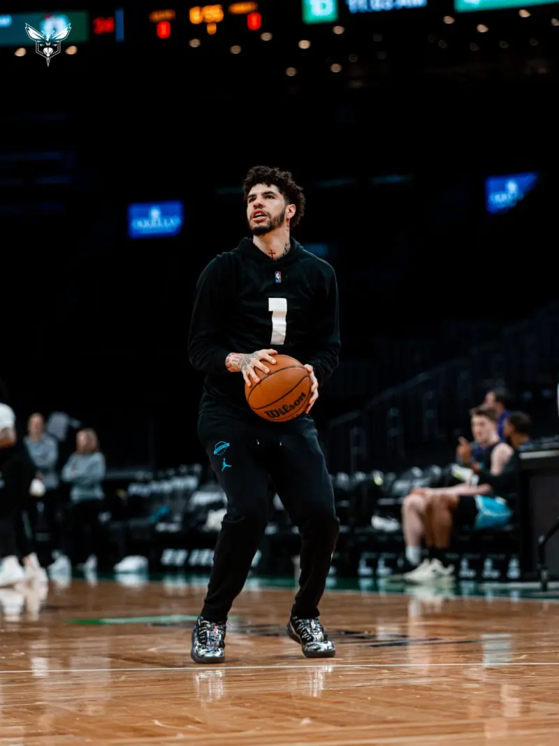 挥汗如雨！黄蜂官方Ins晒众球员训练照：在TD花园投篮